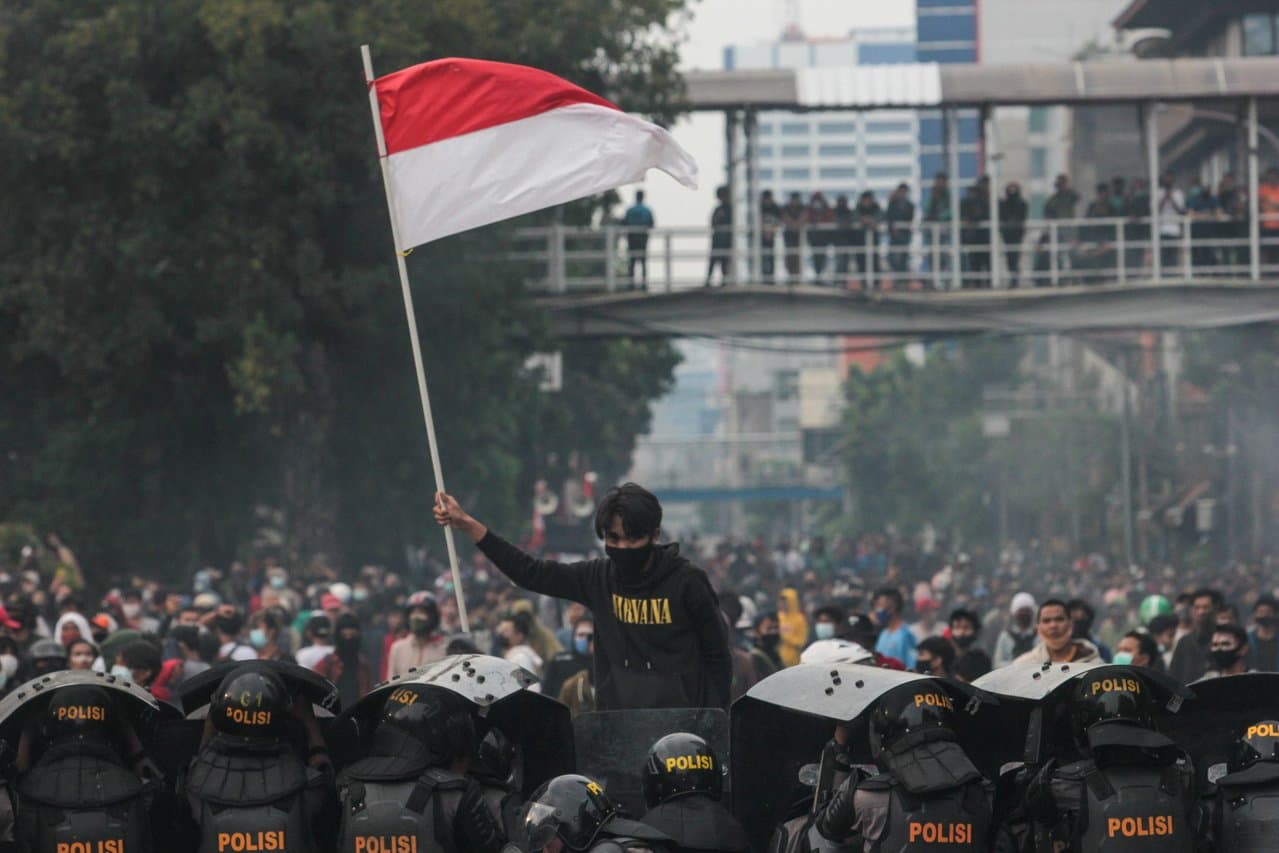 Lebih dari Kilat: Orang Muda Mengkritik